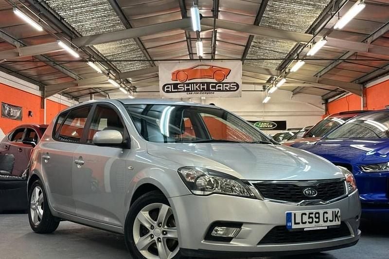 Silver Used 2009 Kia Ceed 2 Hatchback | £3,850 (Fair price) - Image 1/1