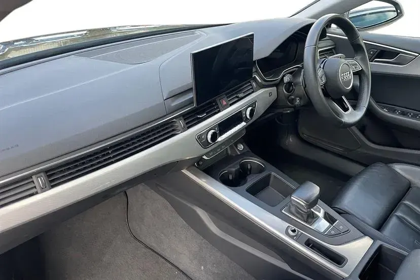 Używany Audi A5 Sport 150 KM (110 kW) 2024 Czarny Hatchback