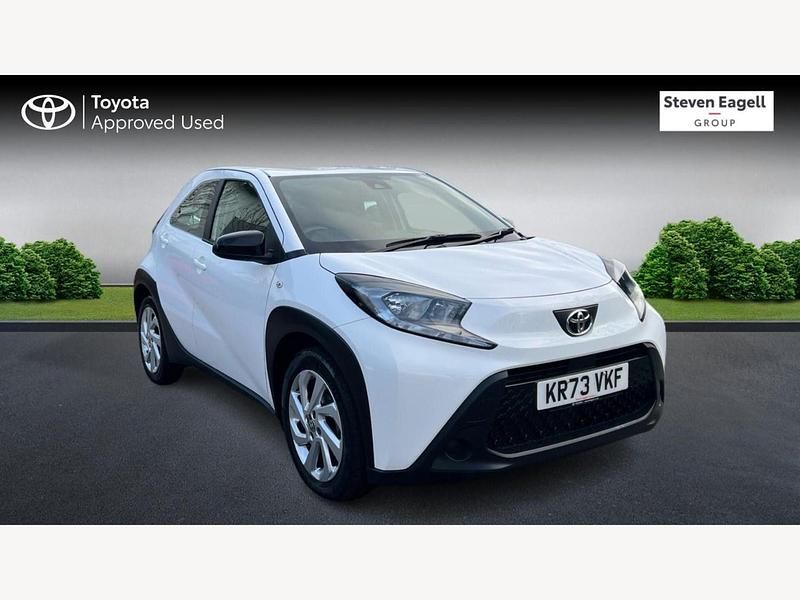 Used Toyota Aygo X PURE 2023 White SUV