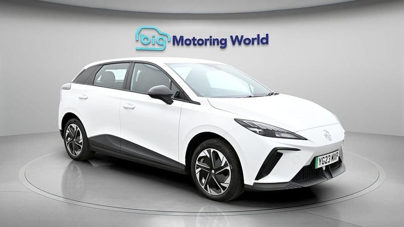 Used MG MG4 EV SE 319 kW (435 HP) 2023 White Hatchback