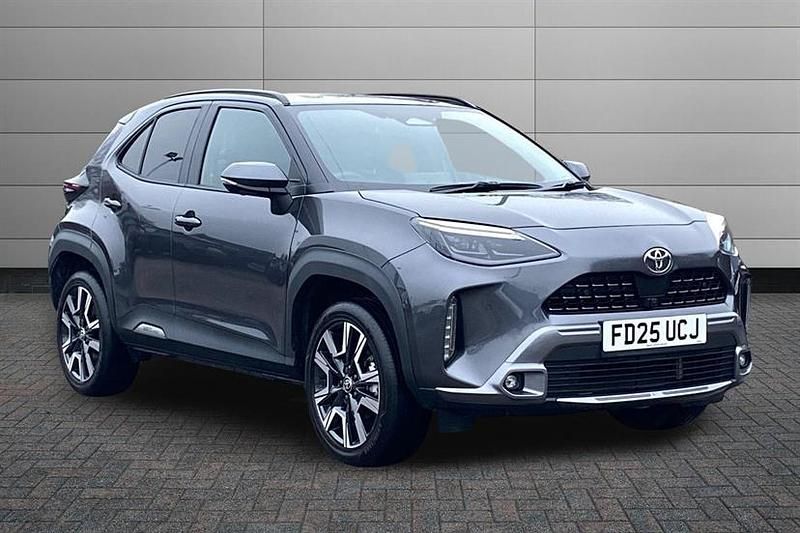 Used Toyota Yaris Cross 130 HP (95 kW) 2025 Decuma grey SUV