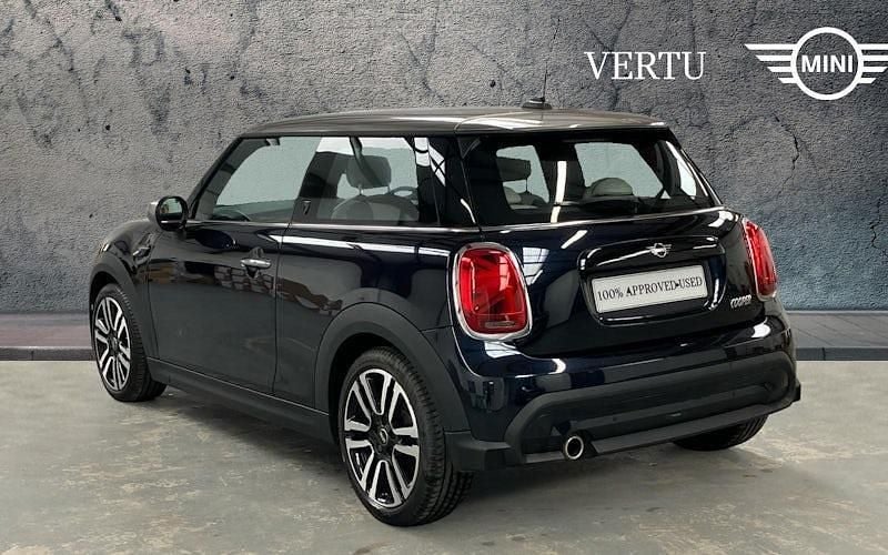 Begagnad Mini Cooper Exclusive 136 HK (100 kW) 2022 Svart Halvkombi