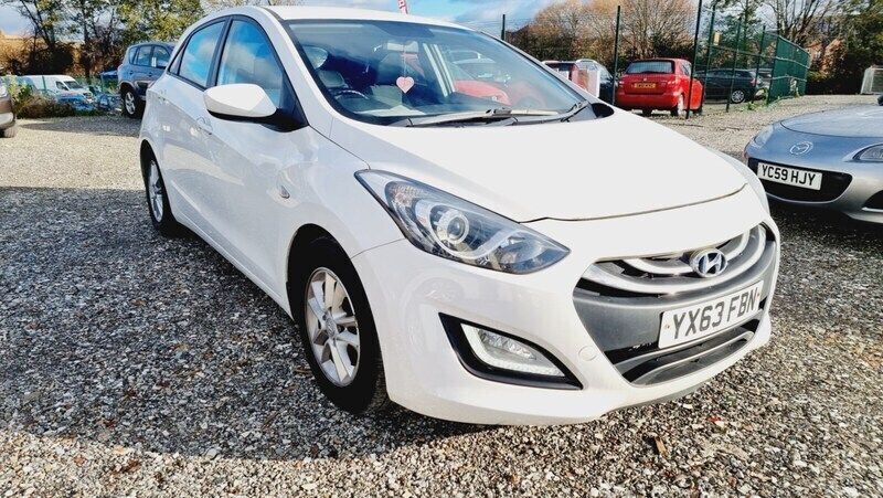 White Used 2013 Hyundai i30 Active Hatchback | £2,995 (Fair price) - Image 1/4