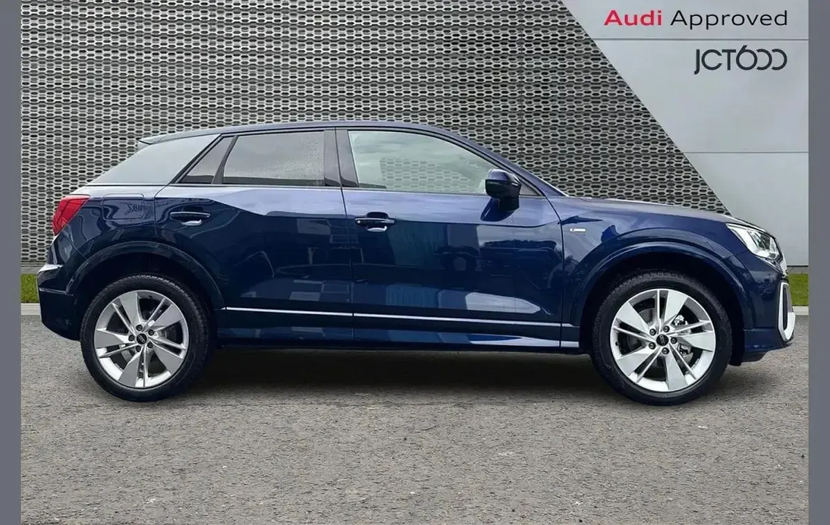 Used Audi Q2 S-Line 147 HP (108 kW) 2026 Blue SUV