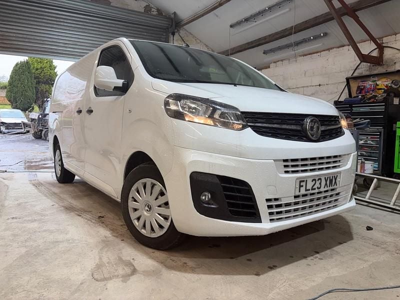 Used Vauxhall Vivaro 145 HP (106 kW) 2023 White MPV
