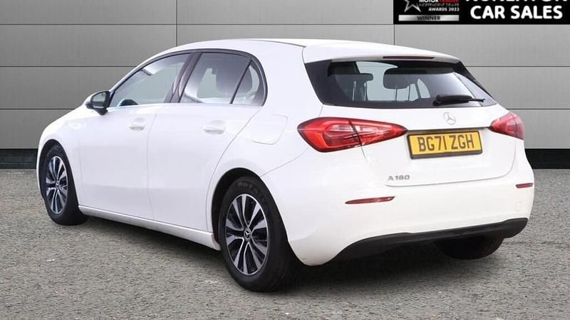 Used Mercedes A180 SE 136 HP (100 kW) 2022 White Hatchback