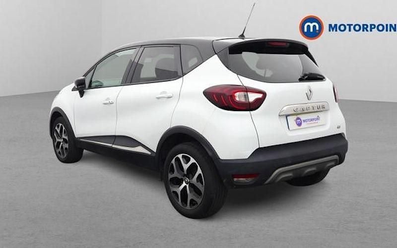 Used Renault Captur Dynamique 90 HP (66 kW) 2017 White/black SUV