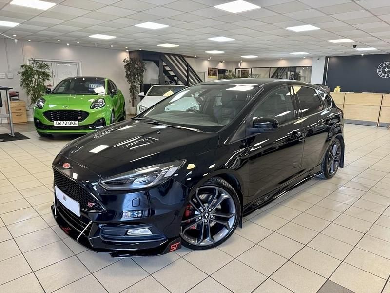Used Ford Focus ST 250 HP (183 kW) 2016 Black Hatchback
