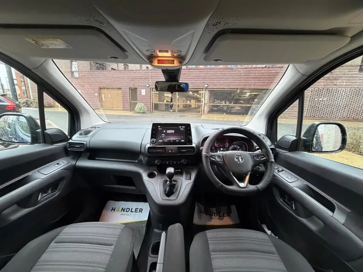 Usado Vauxhall Combo Edition 110 HP (80 kW) 2021 Azul Monovolume