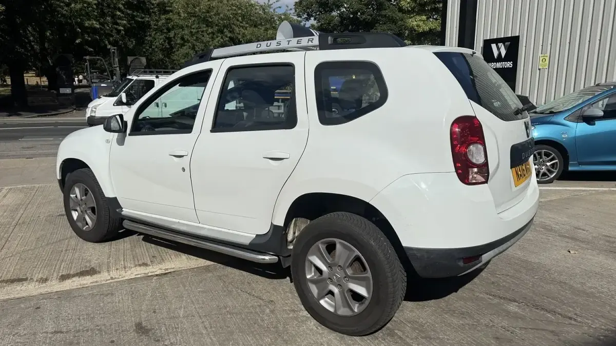 Used Dacia Duster Lauréate 110 HP (80 kW) 2016 White SUV