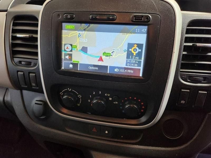 Used Renault Trafic Business 2015 White MPV