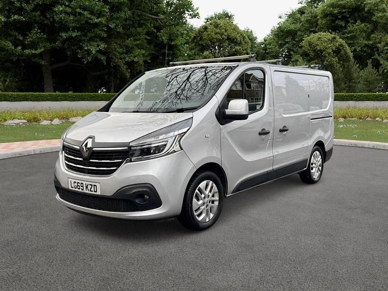 Begagnad Renault Trafic 2019 Silver Minibuss