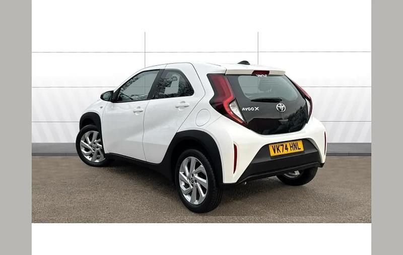 Used Toyota Aygo X PURE 72 HP (52 kW) 2024 White SUV