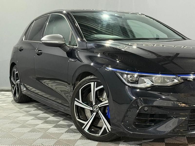 Begagnad VW Golf VII R 320 HK (235 kW) 2021 Svart Halvkombi