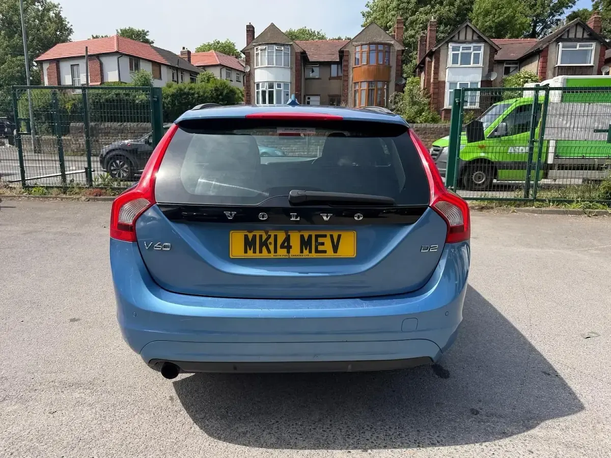 Used Volvo V60 SE 115 HP (84 kW) 2014 Blue Estate