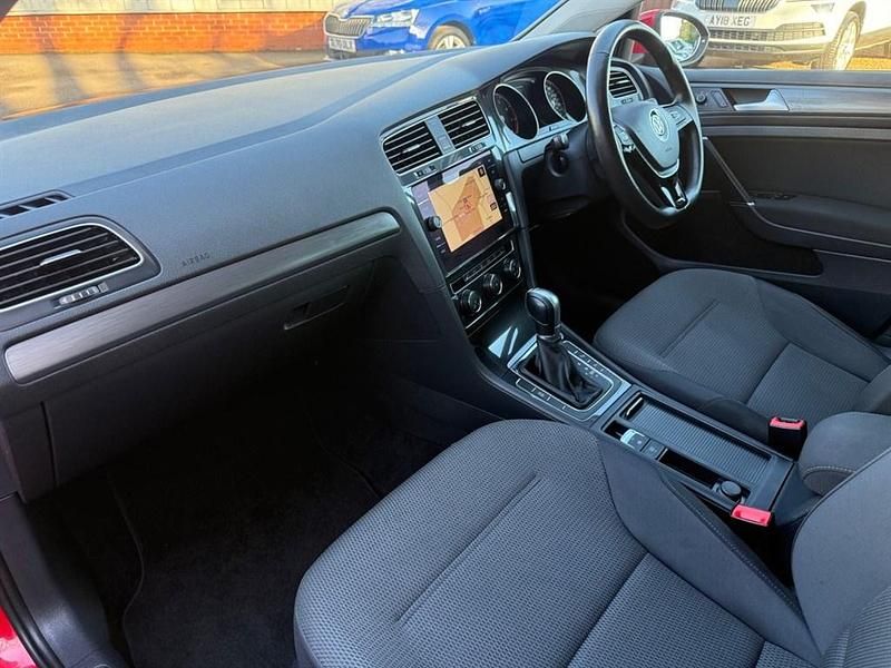 Used VW Golf VII SE 110 HP (80 kW) 2018 Red Hatchback