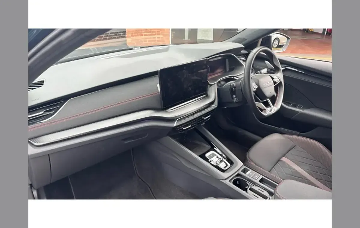 Used Skoda Octavia vRS 265 HP (194 kW) 2025 Green Hatchback