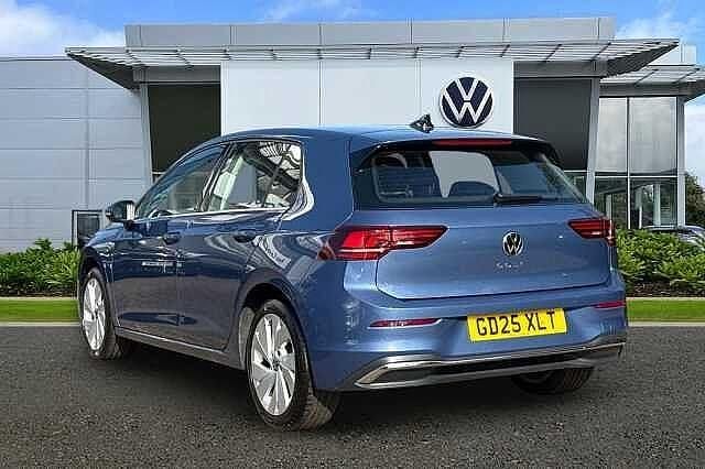 Used VW Golf VIII Style 150 HP (110 kW) 2025 Blue Hatchback