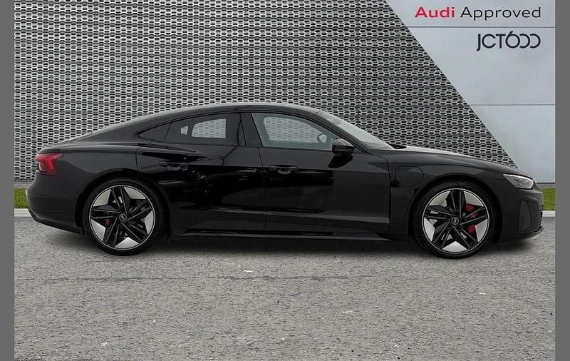 Second-hand Audi e-tron GT quattro Comfort 475 kW (646 CP) 2021 Negru Berlinǎ