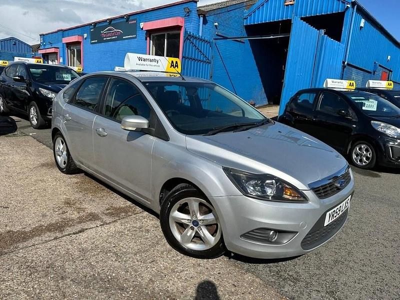 Silver Used 2009 Ford Focus Zetec Hatchback | £2,995 (Fair price) - Image 1/4