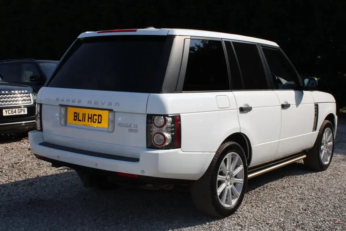 Used Land Rover Range Rover Vogue SE 313 HP (230 kW) 2011 White SUV
