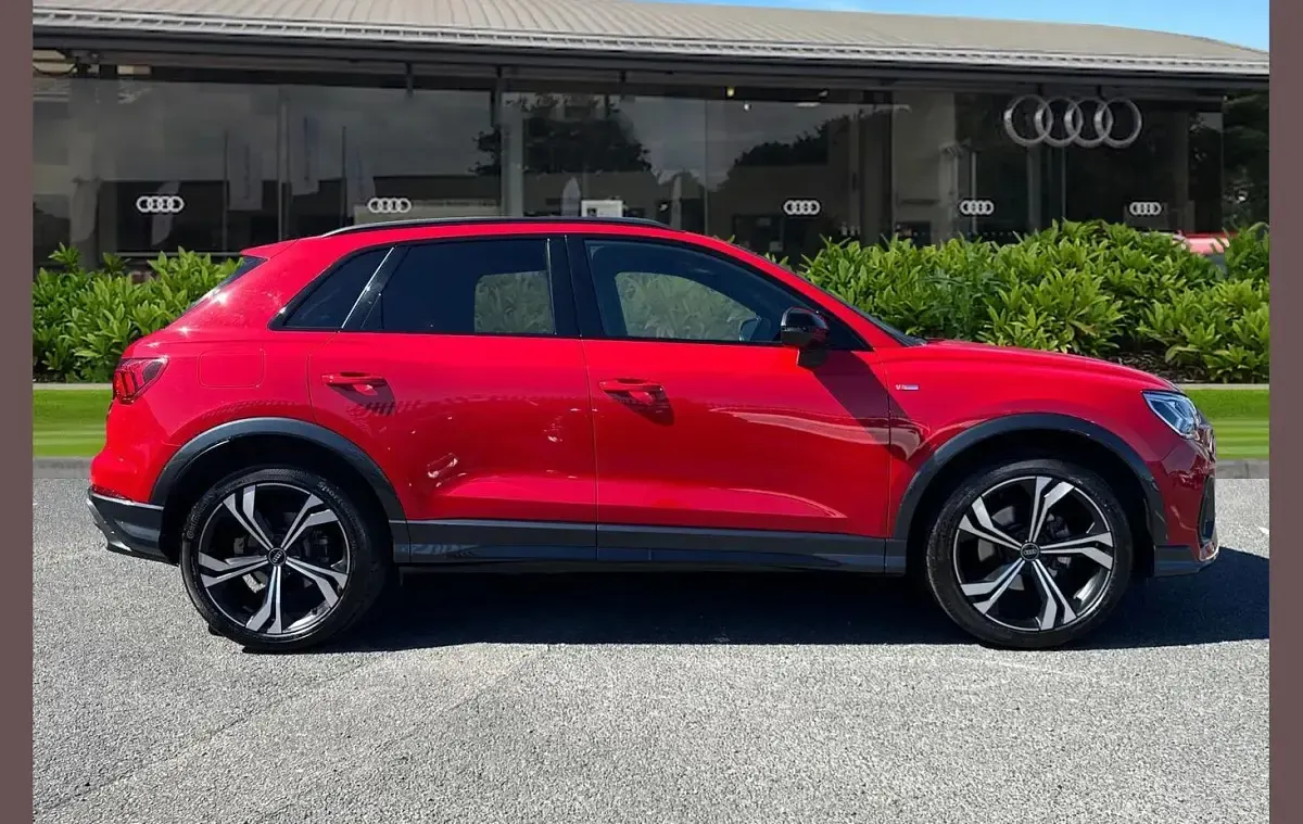 Used Audi Q3 Black Edition 150 HP (110 kW) 2025 Red SUV