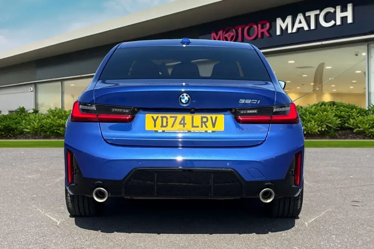 Begagnad BMW 320 M Sport 2024 Blå Sedan