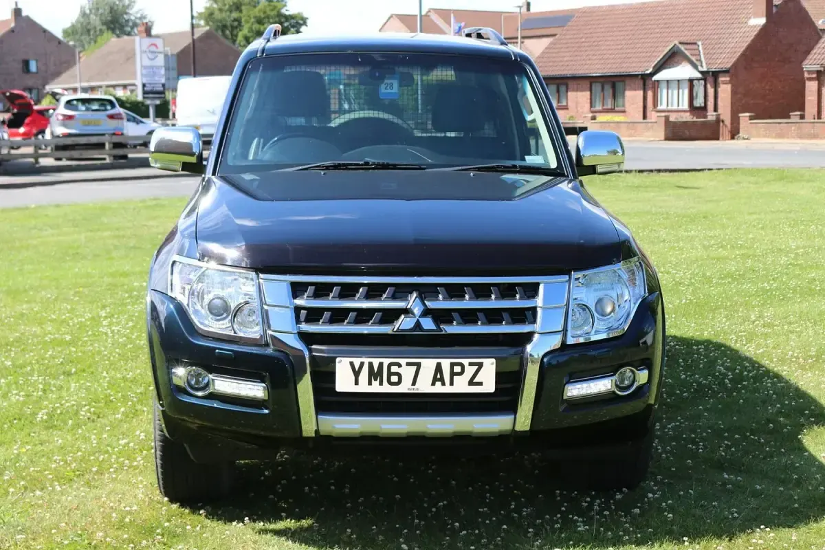 Used Mitsubishi Shogun Warrior 2017 Green SUV
