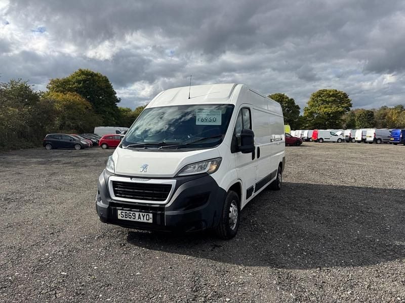 Used Peugeot Boxer 140 HP (102 kW) 2019 White Van