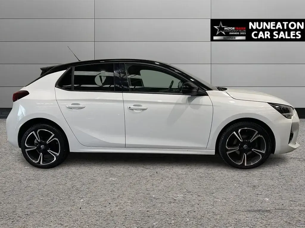 Used Vauxhall Corsa SRi 100 HP (73 kW) 2021 White Hatchback
