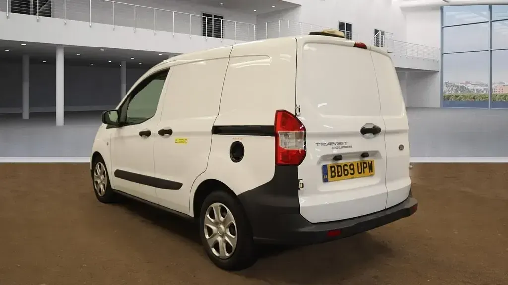 Used Ford Transit Courier Trend 2020 Frozen white Van