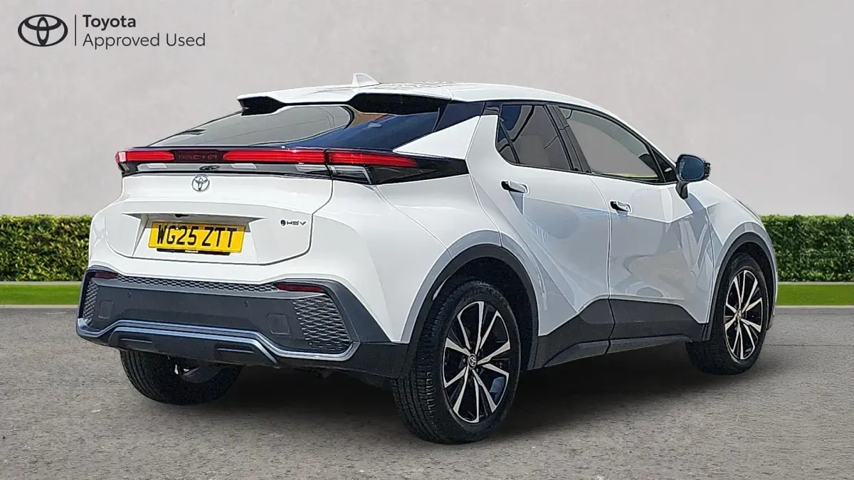 Used Toyota C-HR Design 140 HP (102 kW) 2025 Pure white SUV