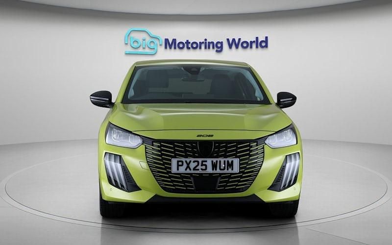 Used Peugeot 208 Allure 101 HP (74 kW) 2025 Yellow Hatchback