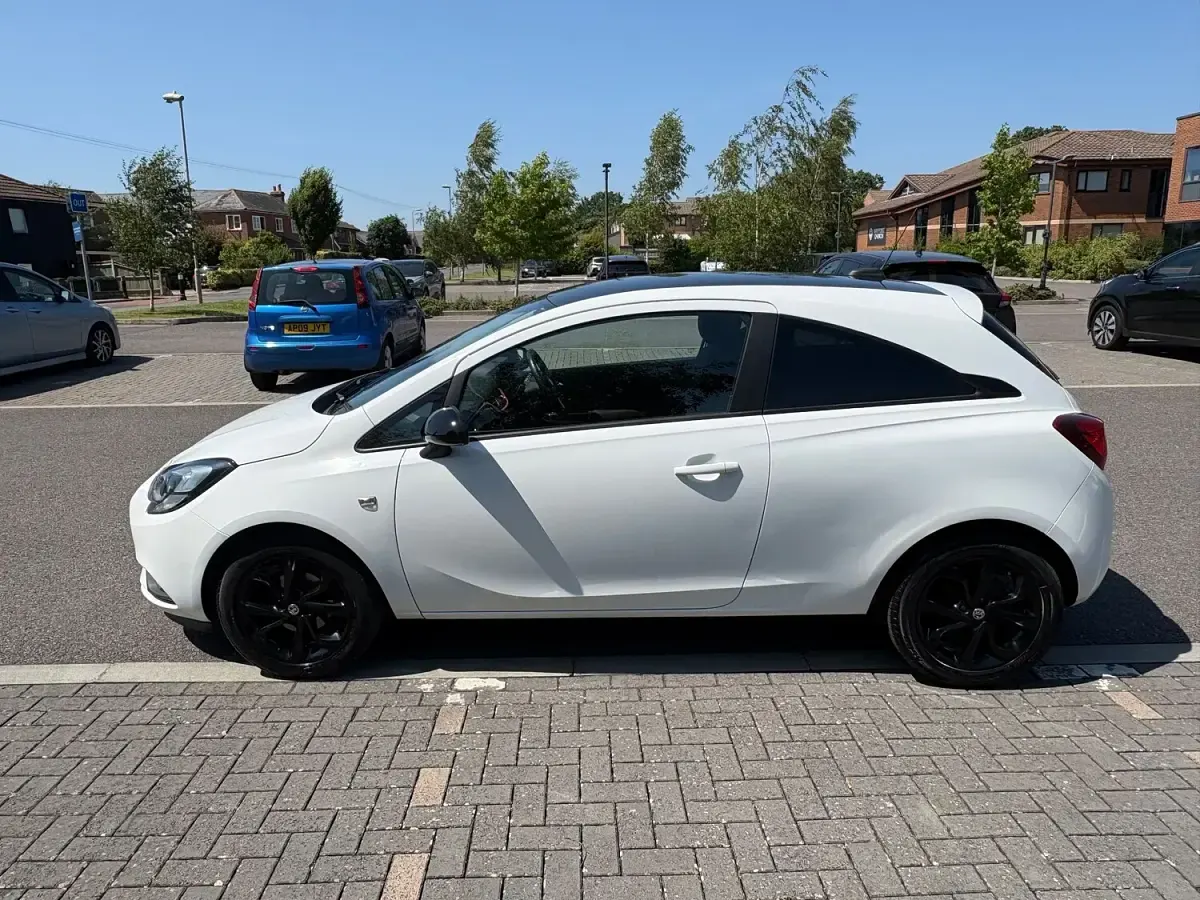 Used Vauxhall Corsa 90 HP (66 kW) 2019 White Hatchback