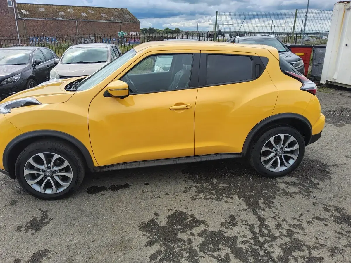 Used Nissan Juke Tekna 117 HP (86 kW) 2017 Yellow SUV