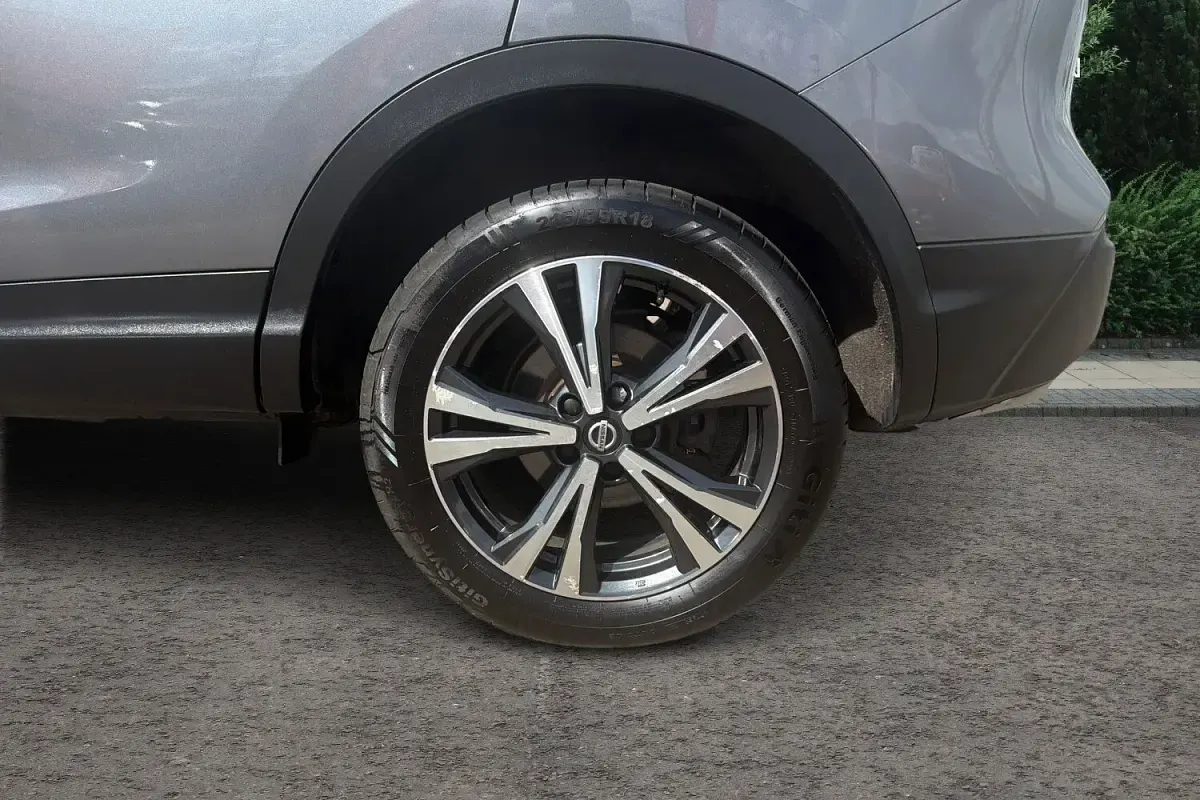 Used Nissan Qashqai N-Connecta 140 HP (102 kW) 2020 Grey SUV