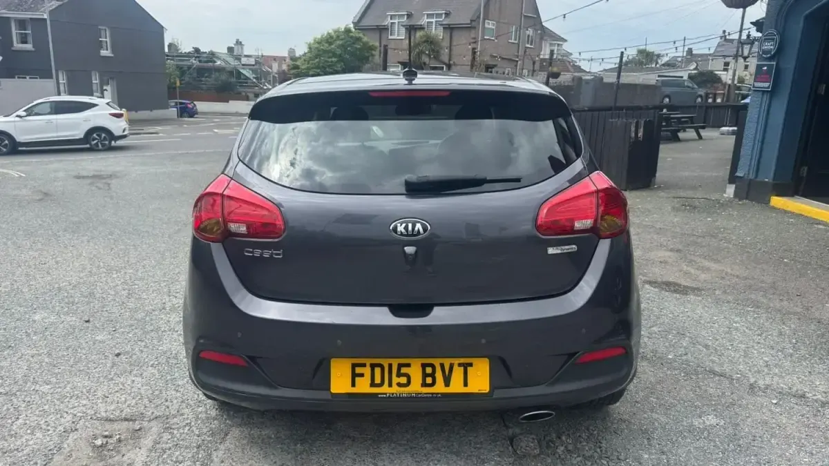 Używany Kia Ceed 2015 Srebrny Hatchback