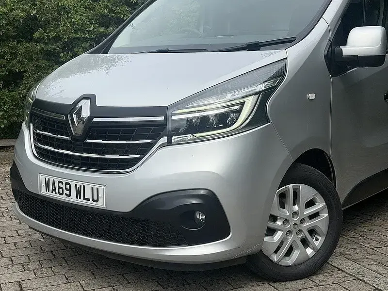 Used Renault Trafic 2019 Silver MPV