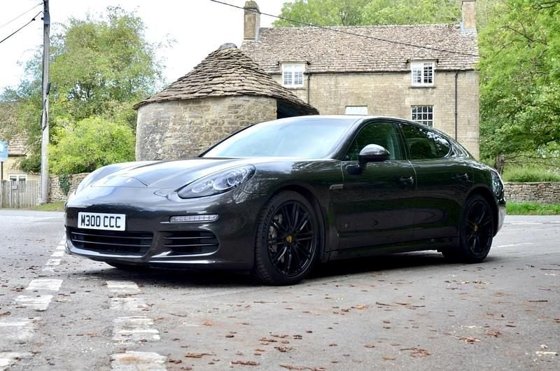 Used Porsche Panamera 420 HP (308 kW) 2014 Grey Hatchback