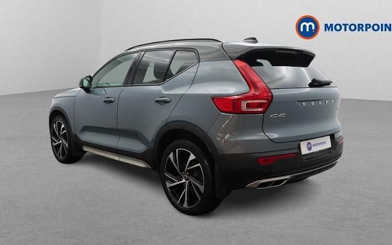 Usado Volvo XC40 R-Design Pro 190 HP (139 kW) 2019 Cinzento SUV