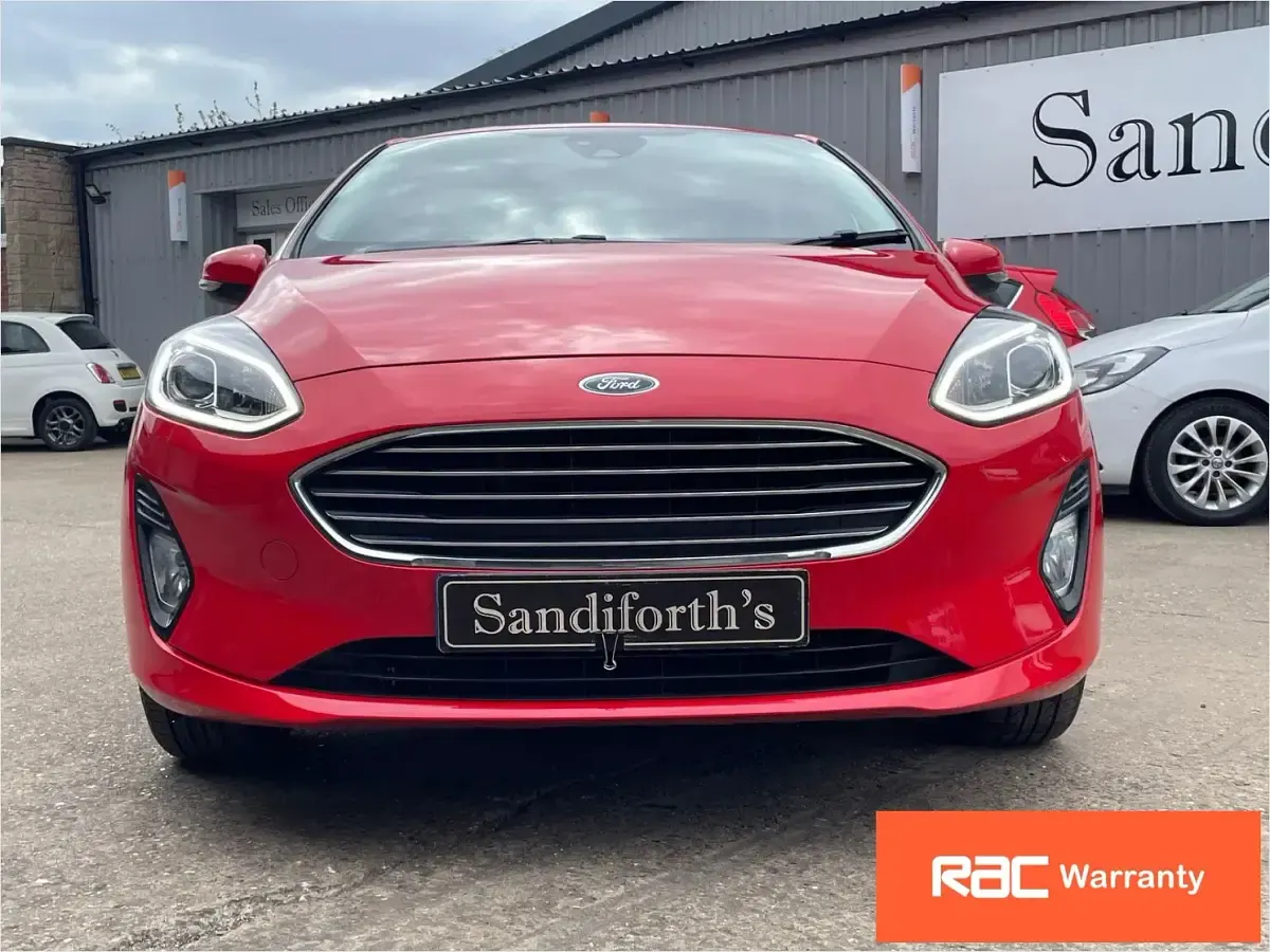 Używany Ford Fiesta Zetec 85 KM (62 kW) 2018 Czerwony Hatchback