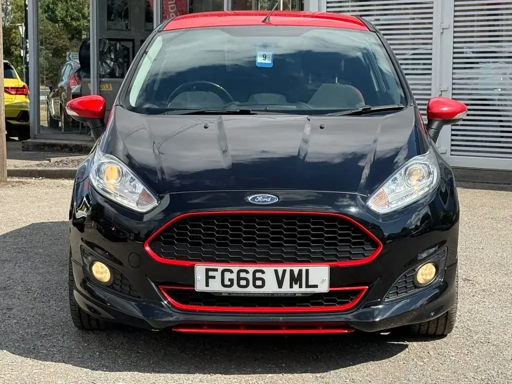 Used Ford Fiesta Zetec 140 HP (102 kW) 2016 Black Hatchback