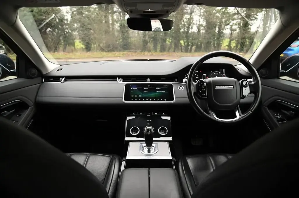 Begagnad Land Rover Range Rover evoque SE 180 HK (132 kW) 2019 Röd SUV