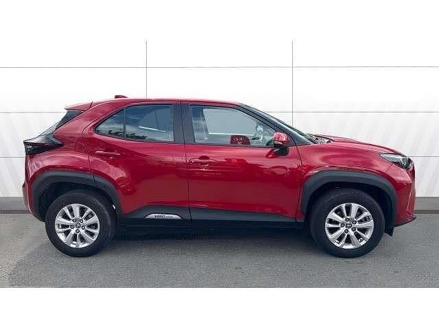 Used Toyota Yaris Cross 113 HP (83 kW) 2024 Red SUV
