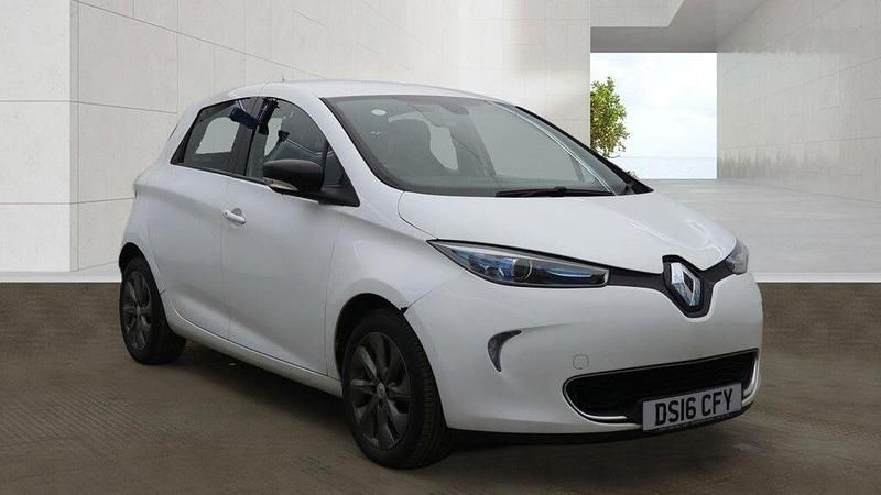 Used Renault Zoe Dynamique 64 kW (88 HP) 2016 White Hatchback