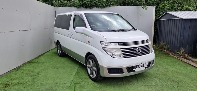 Used Nissan Elgrand 2015 White/silver MPV