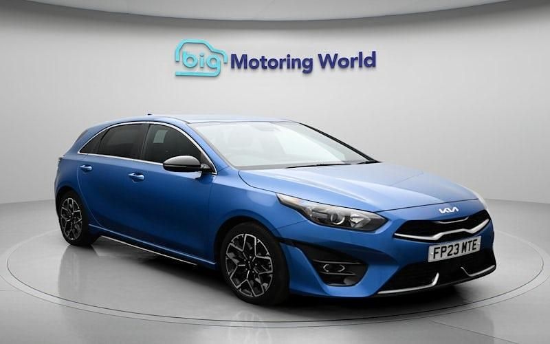 Usado Kia Ceed GT-Line 160 HP (117 kW) 2023 Azul Citadino