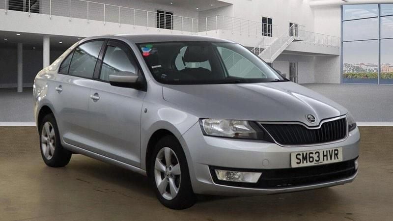 Silver Used 2014 Skoda Rapid SE Hatchback | £3,295 (Good price) - Image 1/4