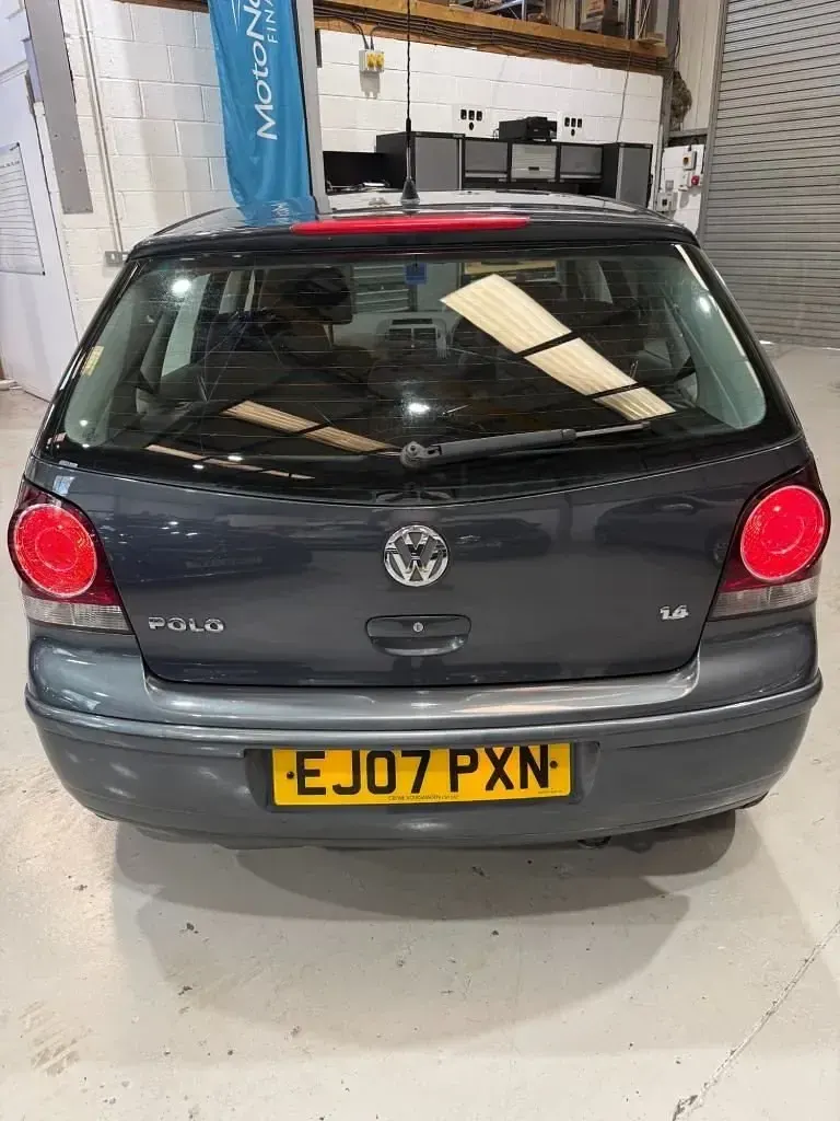 Begagnad VW Polo S 75 HK (55 kW) 2007 Grå Halvkombi