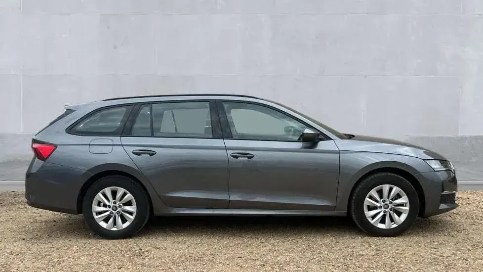Used Skoda Octavia SE Technology 150 HP (110 kW) 2025 Graphite grey metallic Estate